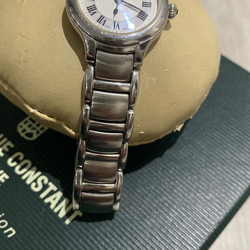 Frederique Constant Women's Silver Tone Watch w box and extra links - Picture 3 of 6